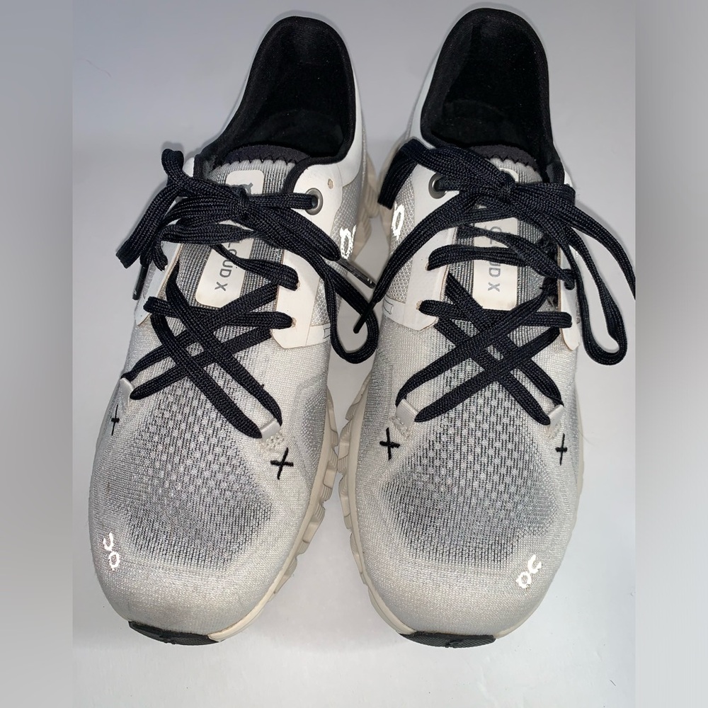 On Running | Black & White Women's Athletic Running Shoes Swiss Cloud X | Size 6 - Picture 12 of 16